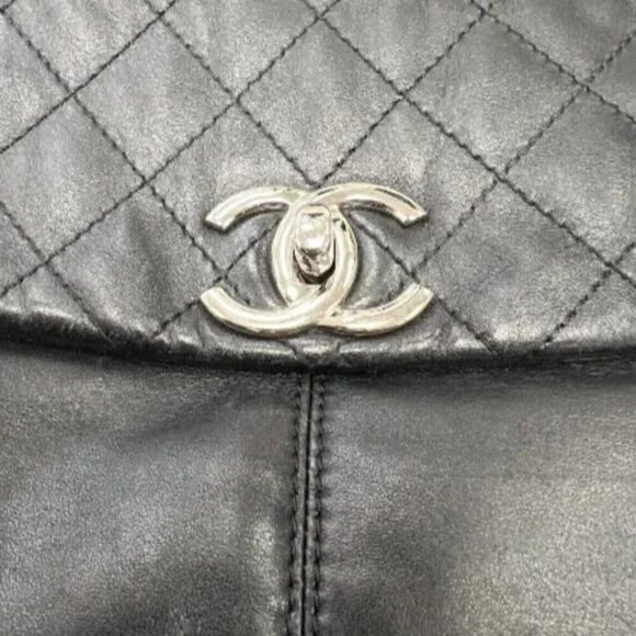Chanel Lambskin Quilted Large Trianon Messenger Flap black - Picture 12 of 16